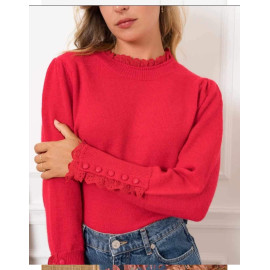 Pull rouge avec dentelle