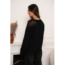 Pull noir avec perles