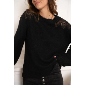 Pull noir avec perles